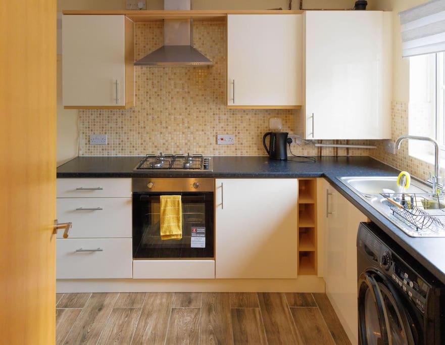 Stylish 3 Bedroom And Free Parking Thamesmead  外观 照片