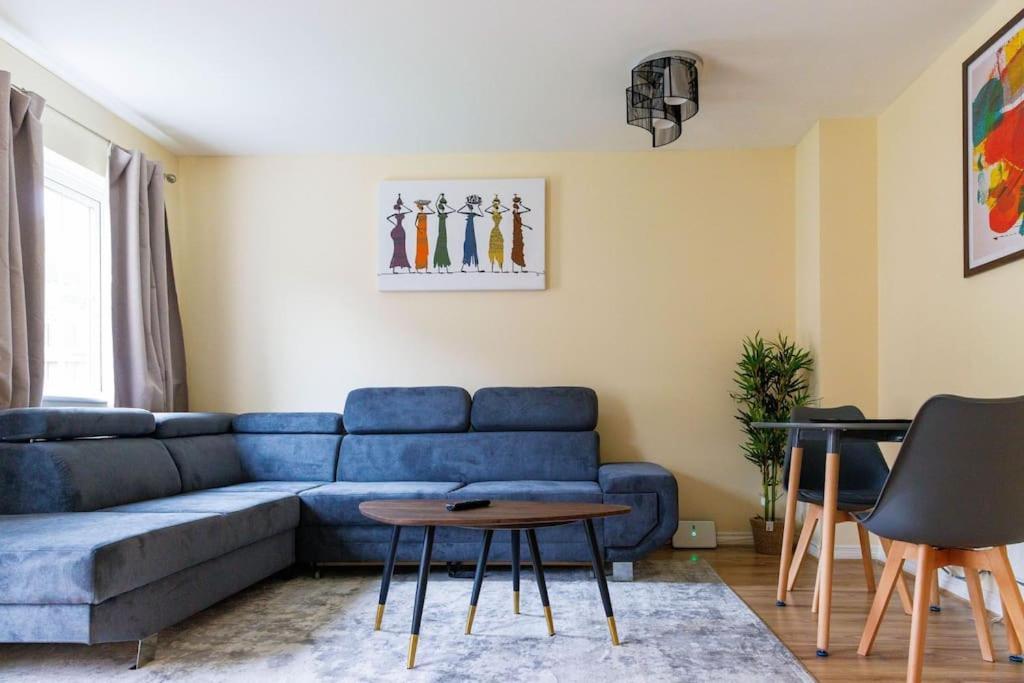 Stylish 3 Bedroom And Free Parking Thamesmead  外观 照片