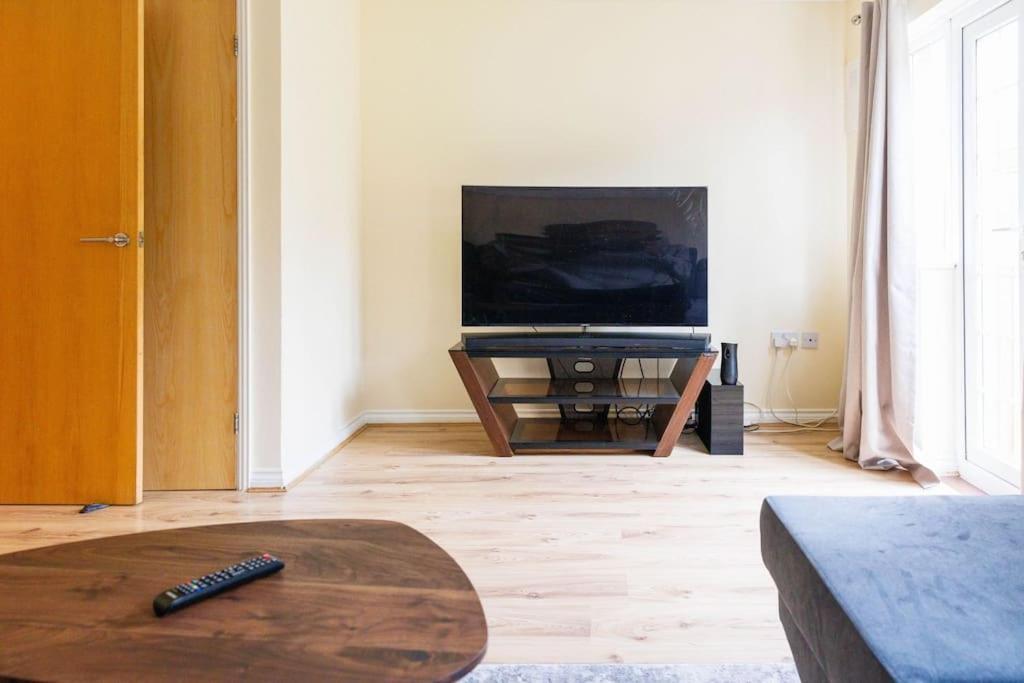 Stylish 3 Bedroom And Free Parking Thamesmead  外观 照片