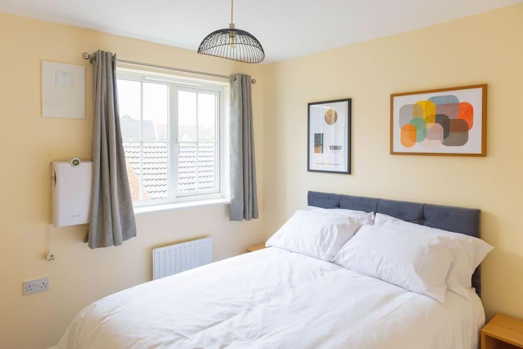 Stylish 3 Bedroom And Free Parking Thamesmead  外观 照片